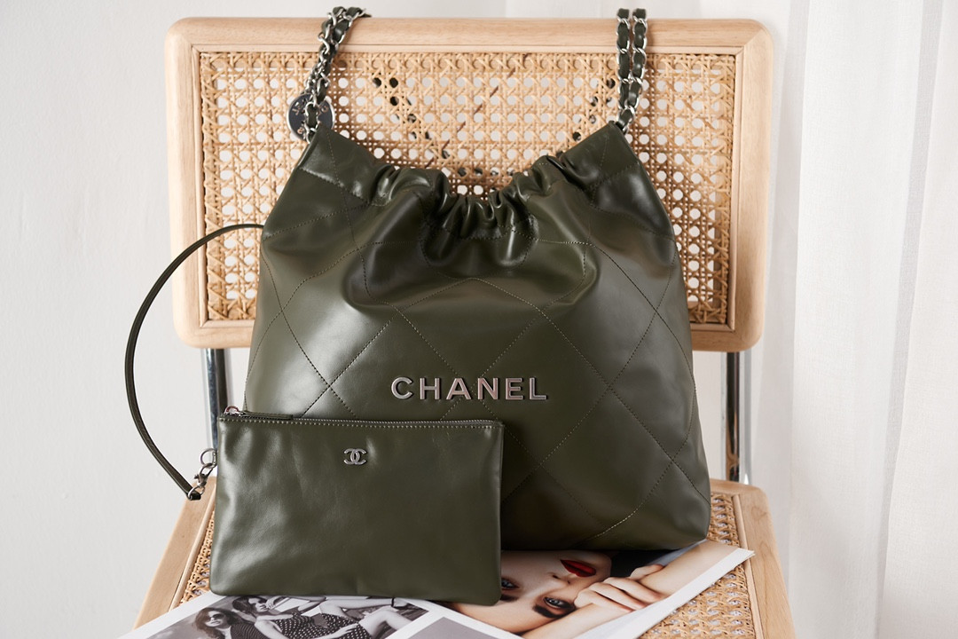 CHANEL 22 HANDBAG Shiny Calfskin IN SILVER Metal 15.2×16.4×3.1 in