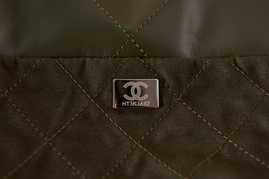 CHANEL 22 HANDBAG Shiny Calfskin IN SILVER Metal 15.2×16.4×3.1 in