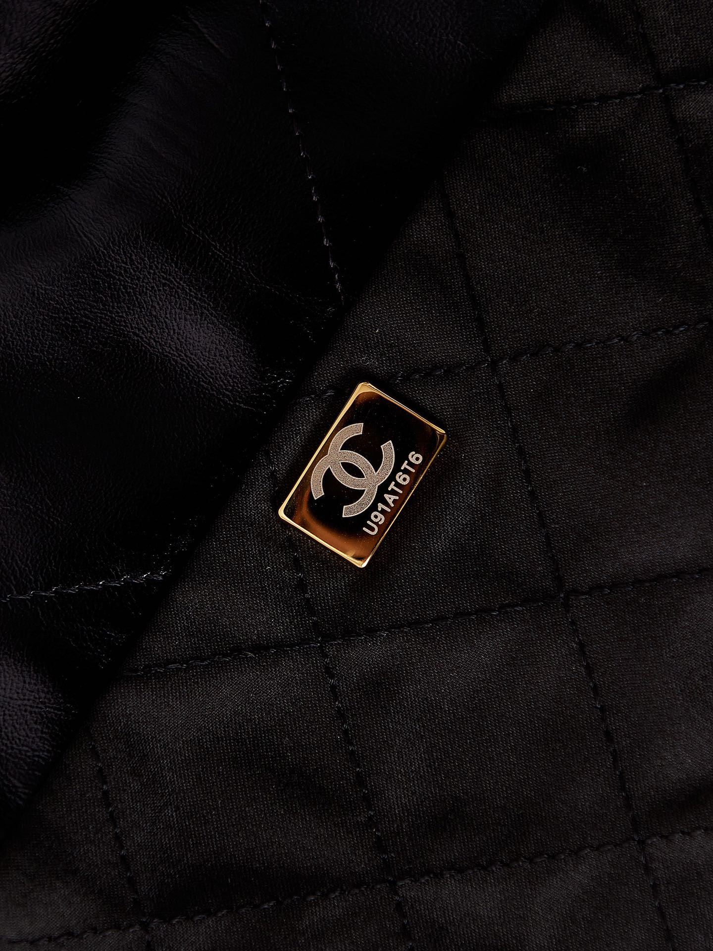 CHANEL 22 SMALL HANDBAG Shiny Calfskin & GOLD Metal BLACK 13.7×14.4×2.7 in