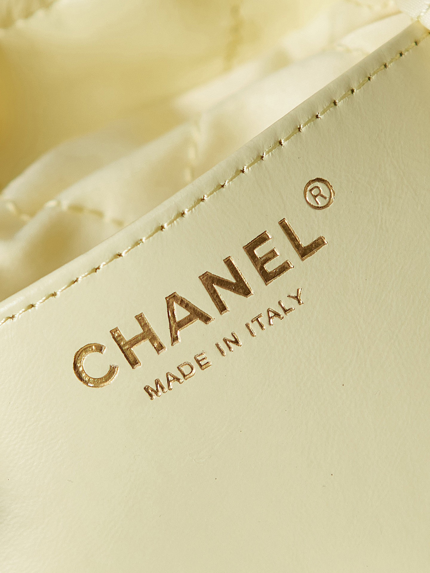 CHANEL 22 MINI HANDBAG Shiny Calfskin Yellow 7.8 × 7.4 × 2.3 in