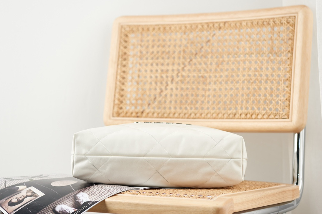 CHANEL 22 SMALL HANDBAG Shiny Calfskin White 13.7×14.4×2.7 in