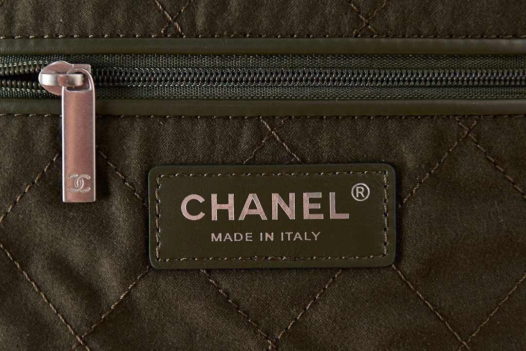 CHANEL 22 SMALL HANDBAG Shiny Calfskin & SILVER Metal BLACK 13.7×14.4×2.7 in