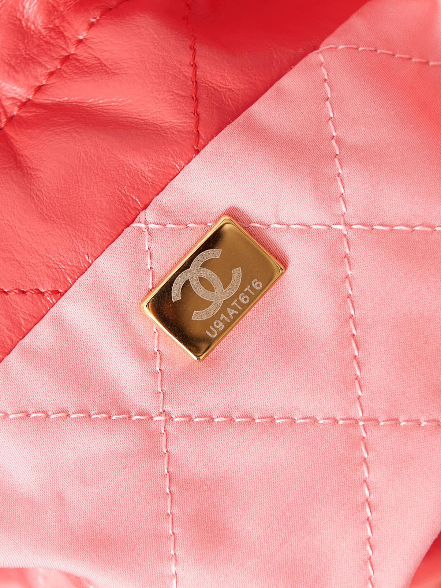 CHANEL 22 MINI HANDBAG Shiny Calfskin red 7.8 × 7.4 × 2.3 in