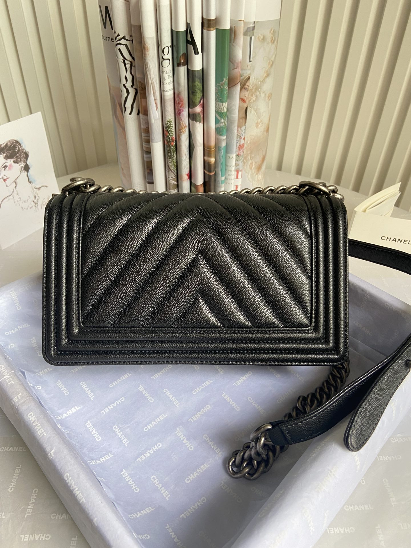 BOY CHANEL HANDBAG Shiny Grained Calfskin 5.9 × 9.8 × 3.5 in