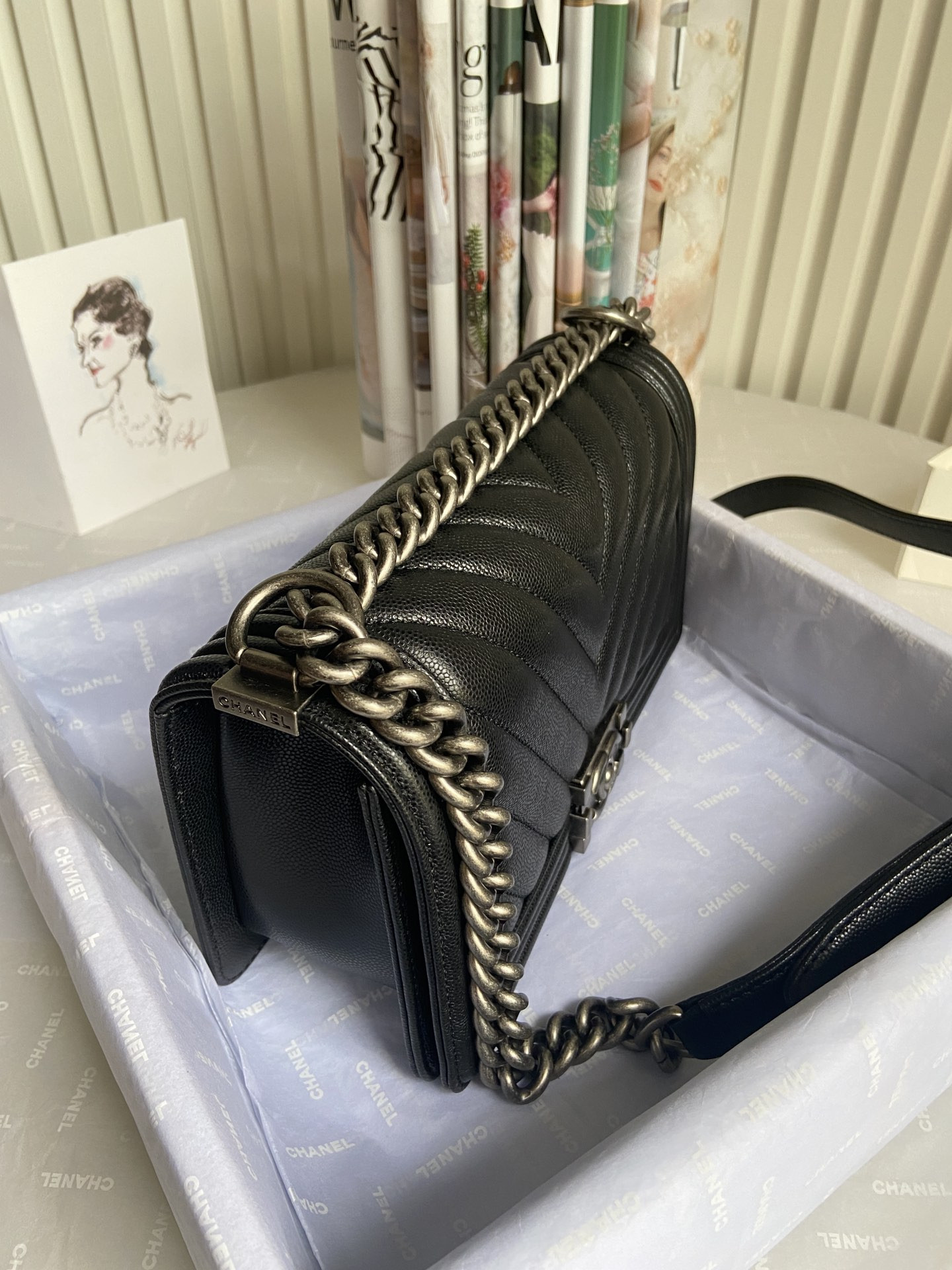 BOY CHANEL HANDBAG Shiny Grained Calfskin 5.9 × 9.8 × 3.5 in