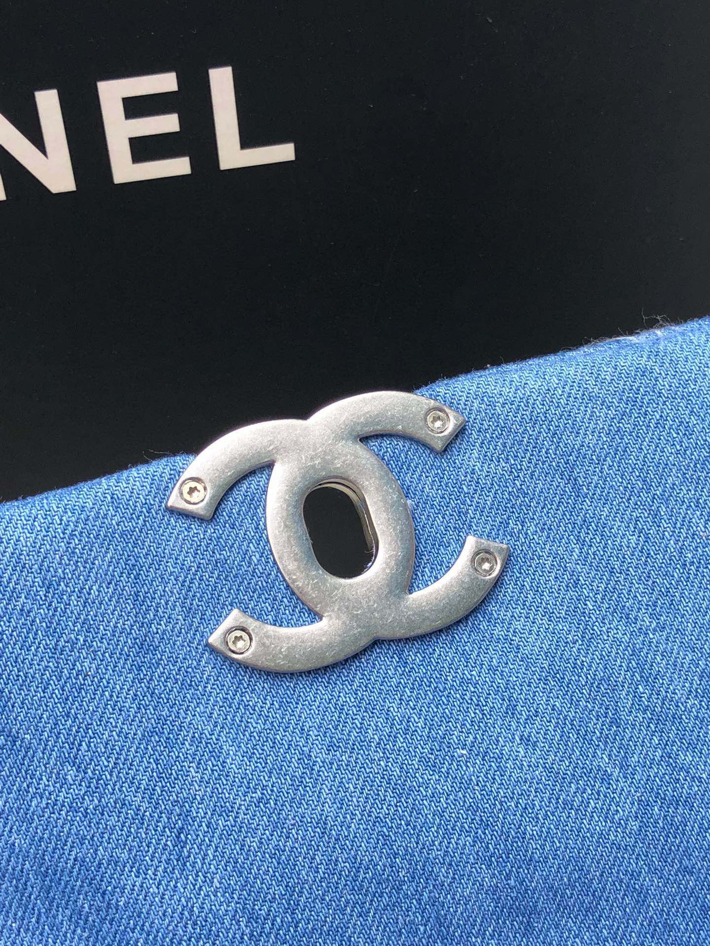 CHANEL 19 LARGE HANDBAG, Gold-Tone, Silver-Tone & Ruthenium-Finish Metal Blue 7.8 × 11.7 × 3.9 in