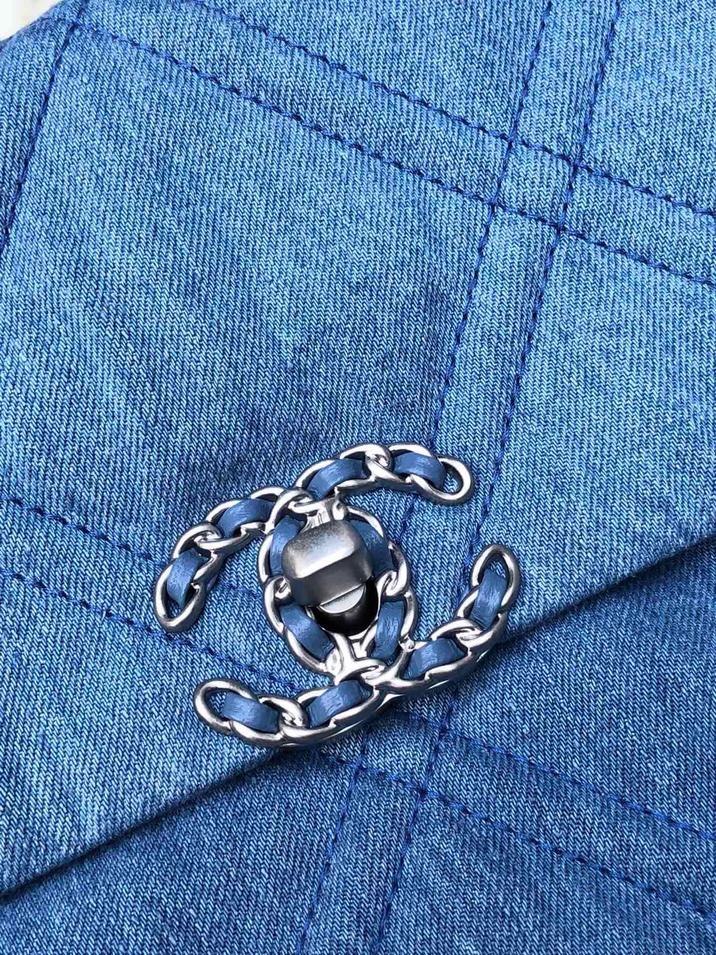 CHANEL 19 LARGE HANDBAG, Gold-Tone, Silver-Tone & Ruthenium-Finish Metal Blue 7.8 × 11.7 × 3.9 in