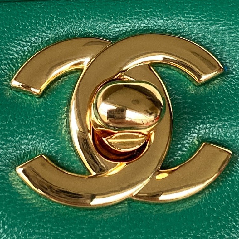 CHANEL SMALL CLASSIC HANDBAG Grained SHINY Calfskin & Gold-Tone Metal Green 5.7 × 9 × 2.3 in