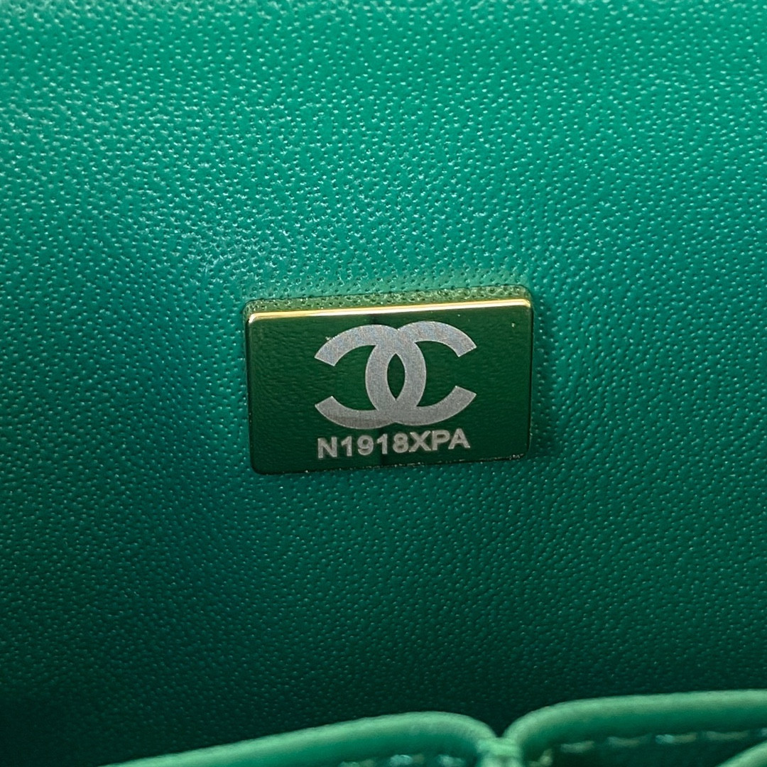 CHANEL SMALL CLASSIC HANDBAG Grained SHINY Calfskin & Gold-Tone Metal Green 5.7 × 9 × 2.3 in