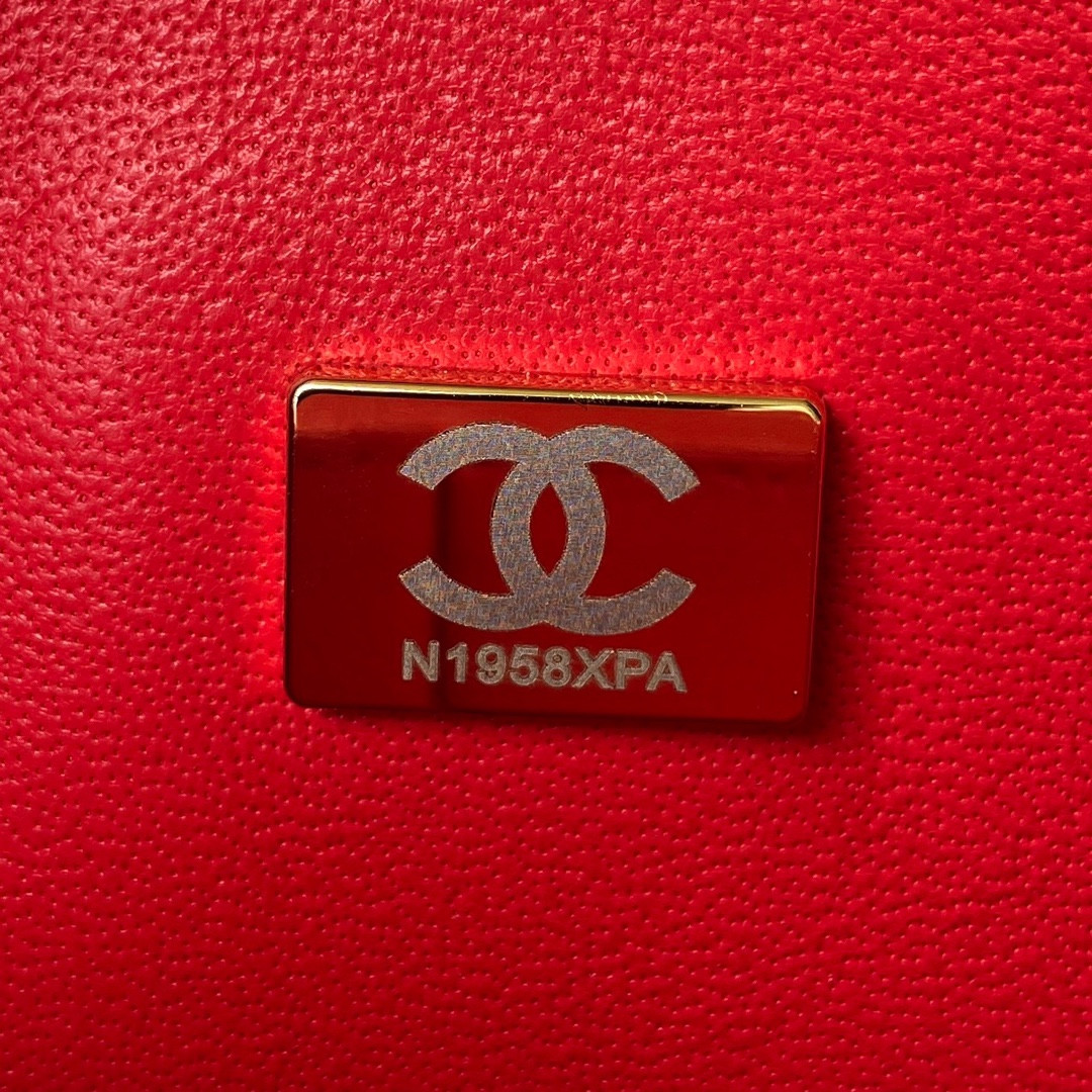 CHANEL SMALL CLASSIC HANDBAG LAMBSKIN & Gold-TONE METAL Red 5.7 × 9 × 2.3 IN