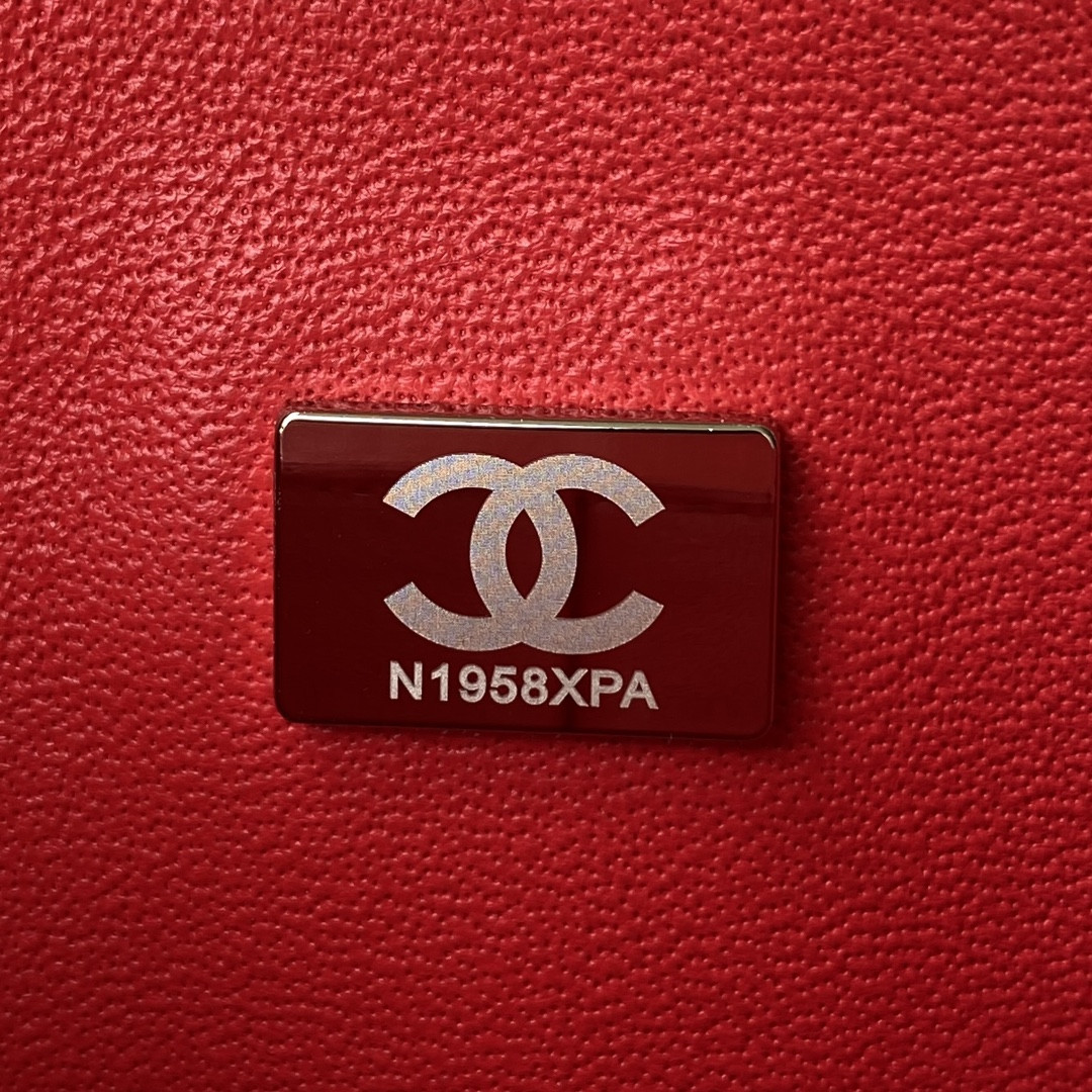 CHANEL SMALL CLASSIC HANDBAG  LAMBSKIN & SILVER-TONE METAL Red 5.7 × 9 × 2.3 IN