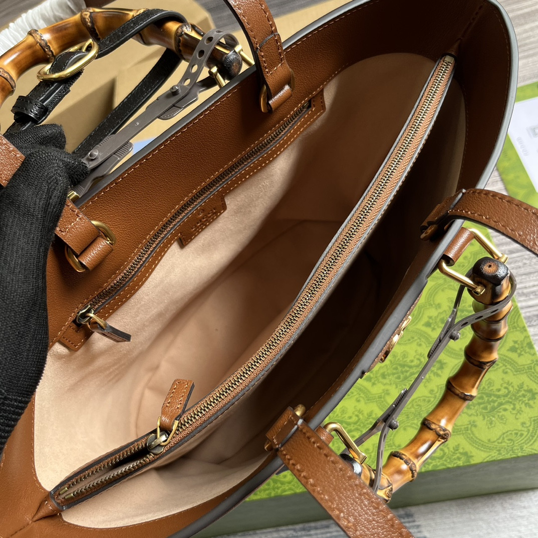 GUCCI DIANA MEDIUM TOTE BAG Cuir 31W x 27H x 15D CM