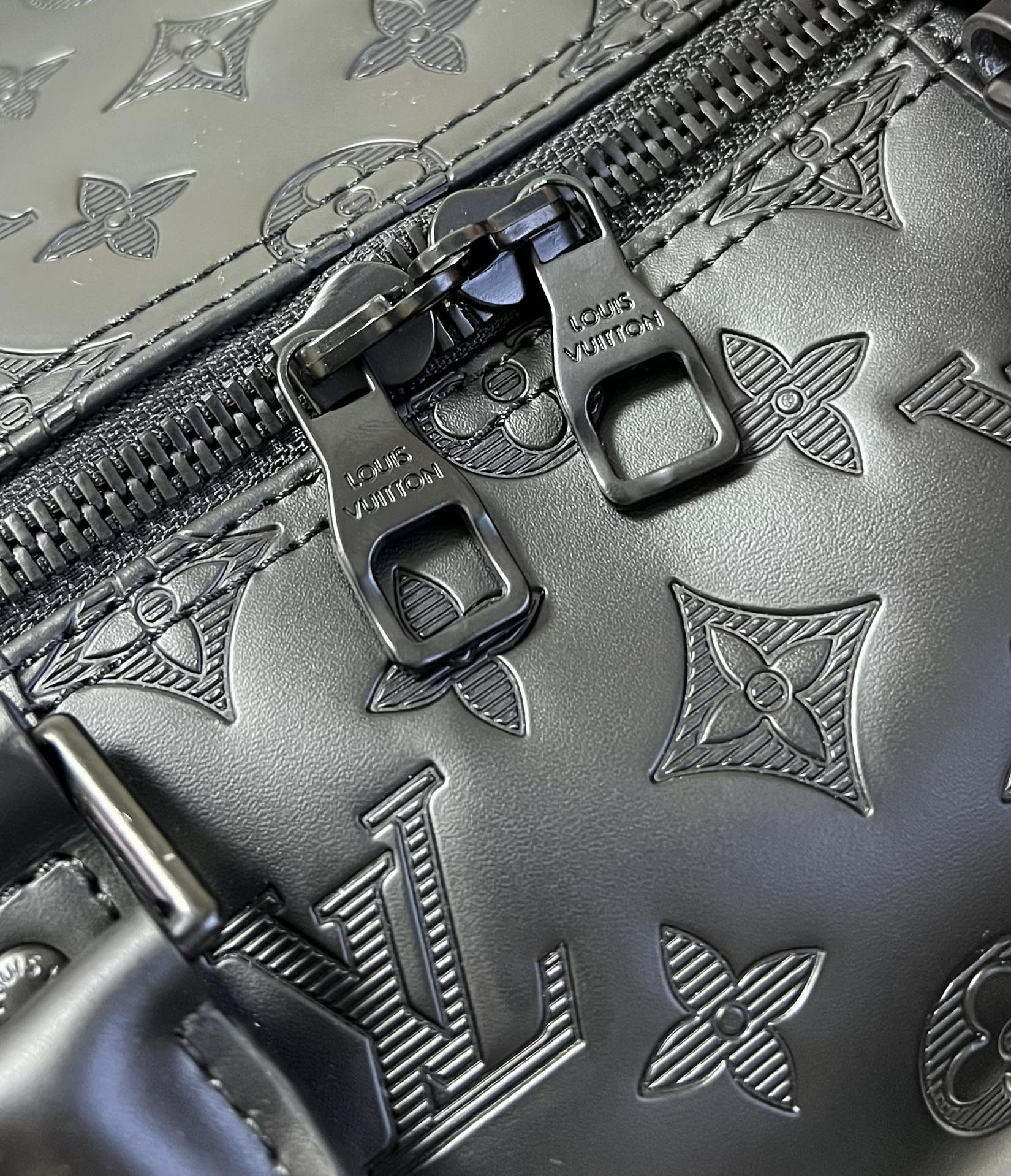 Louis Vuitton Keepall Bandoulière 50 M44810