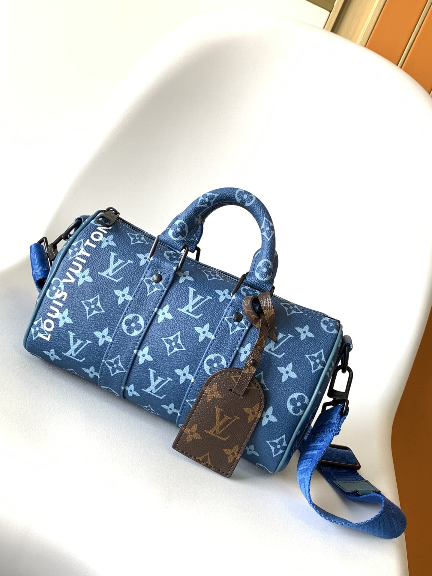 Louis Vuitton Keepall Bandoulière 25 M46803 9.8 x 5.9 x 4.3 inches