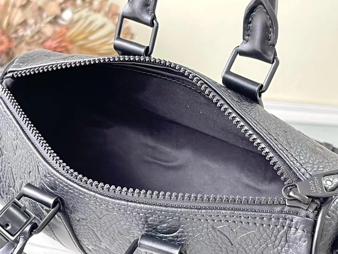 Louis Vuitton Keepall Bandoulière 25 M20900 9.8 x 5.9 x 4.3 inches