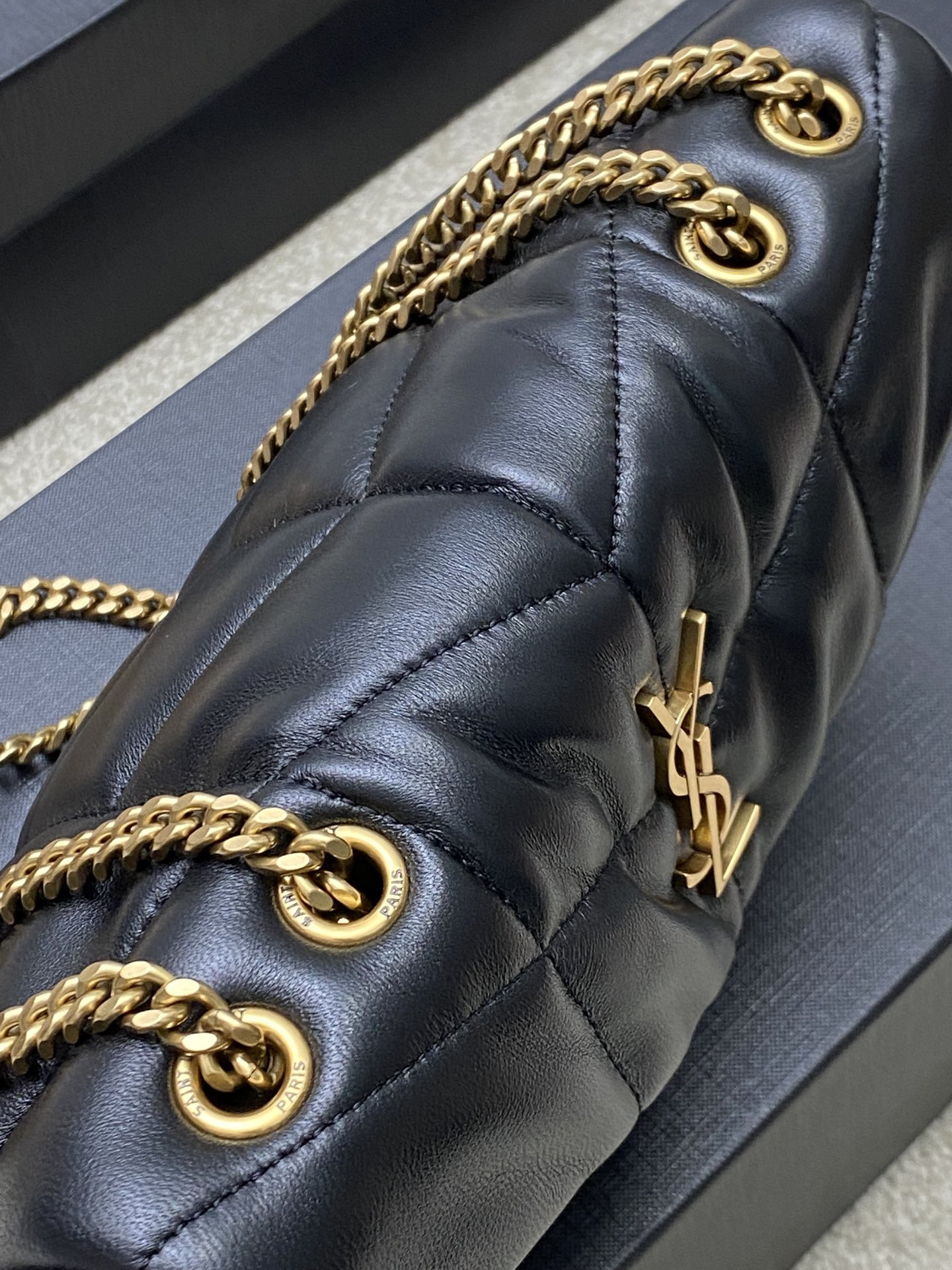 YSL PUFFER IN LEATHER BLACK 23 X 15.5 X 5.8 CM