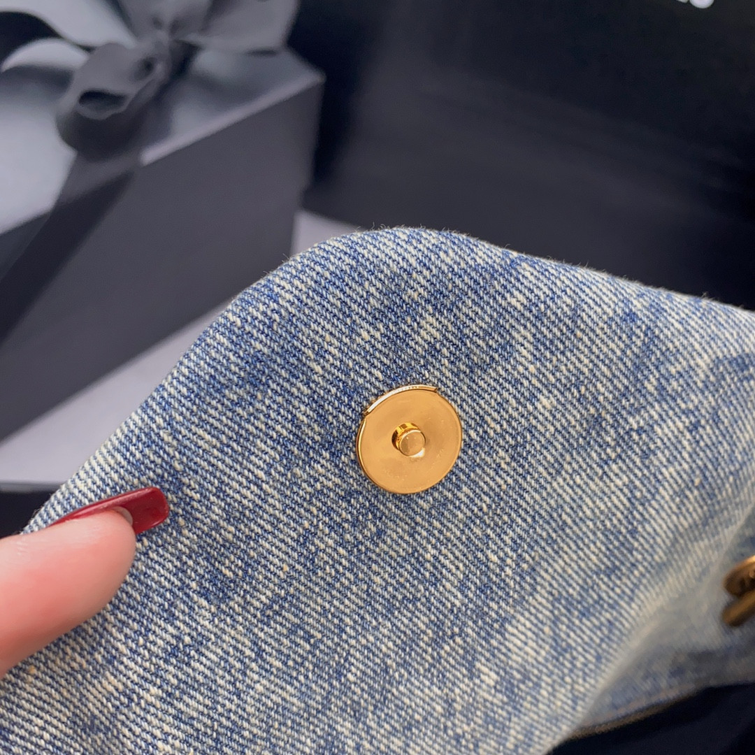 YSL PUFFER IN SUEDE AND DENIM LIGHT BLUE 23 X 15.5 X 5.8 CM