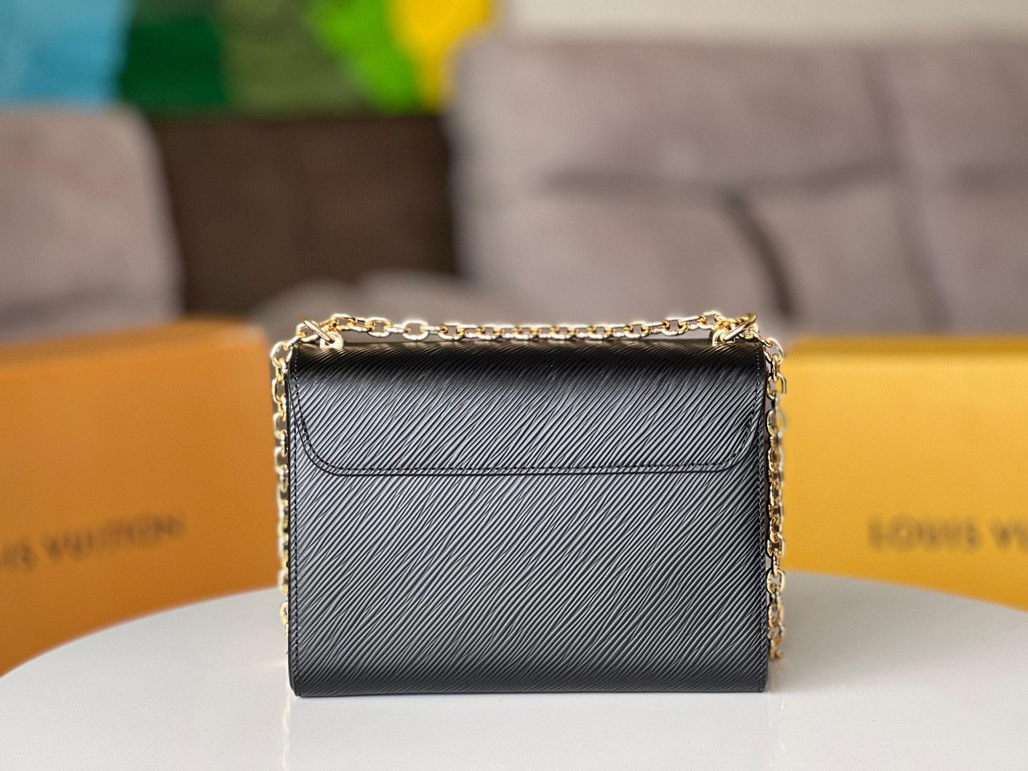 LOUIS VUITTON M21113 Twist MM 9.1 x 6.7 x 3.7 inches