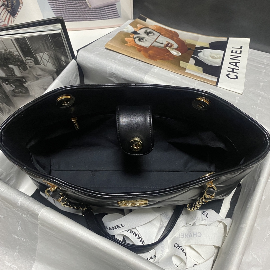 Chanel Shiny Leather Large Shopper Tote Black 33×21×7.5 cm