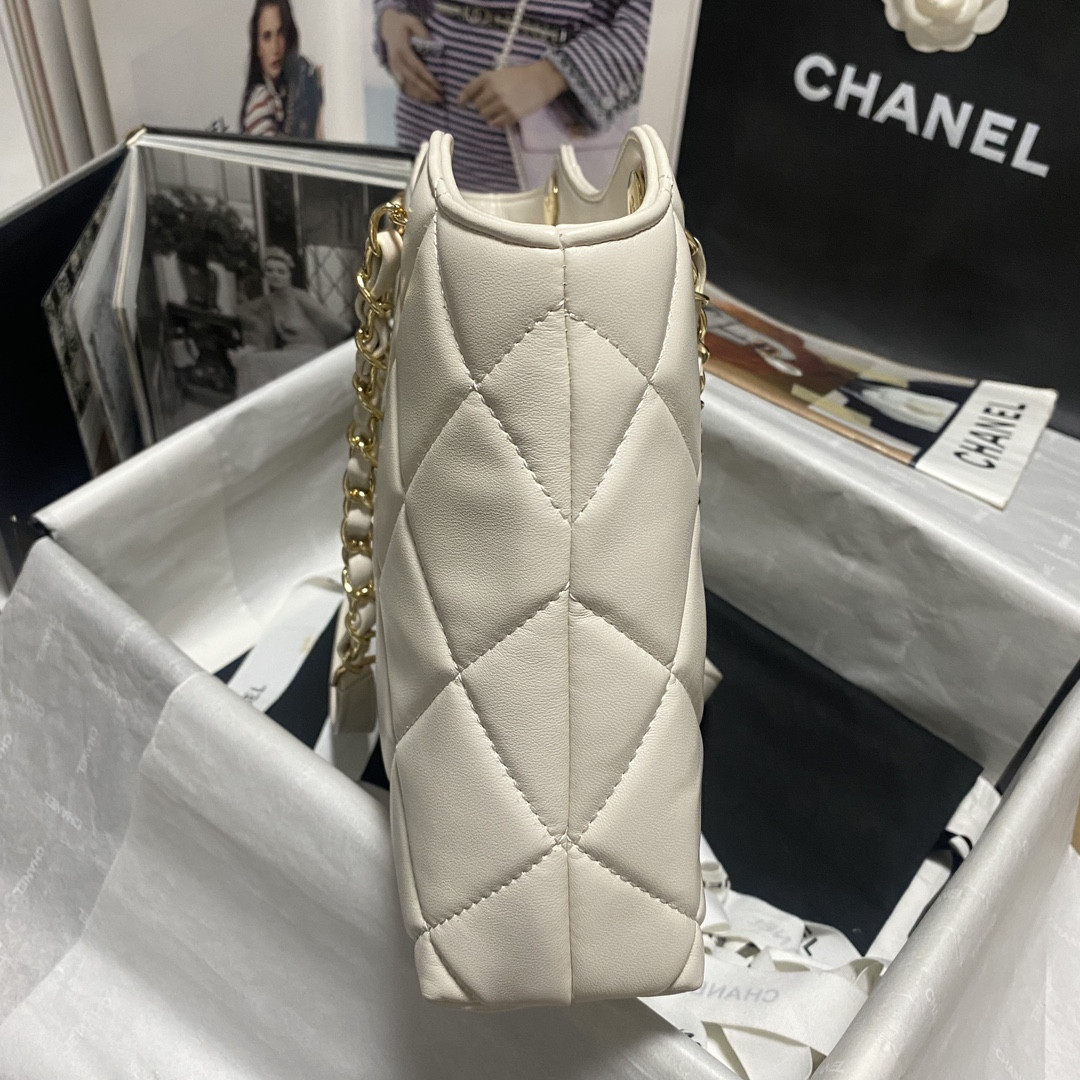 Chanel Shiny Leather Large Shopper Tote White 33×21×7.5 cm