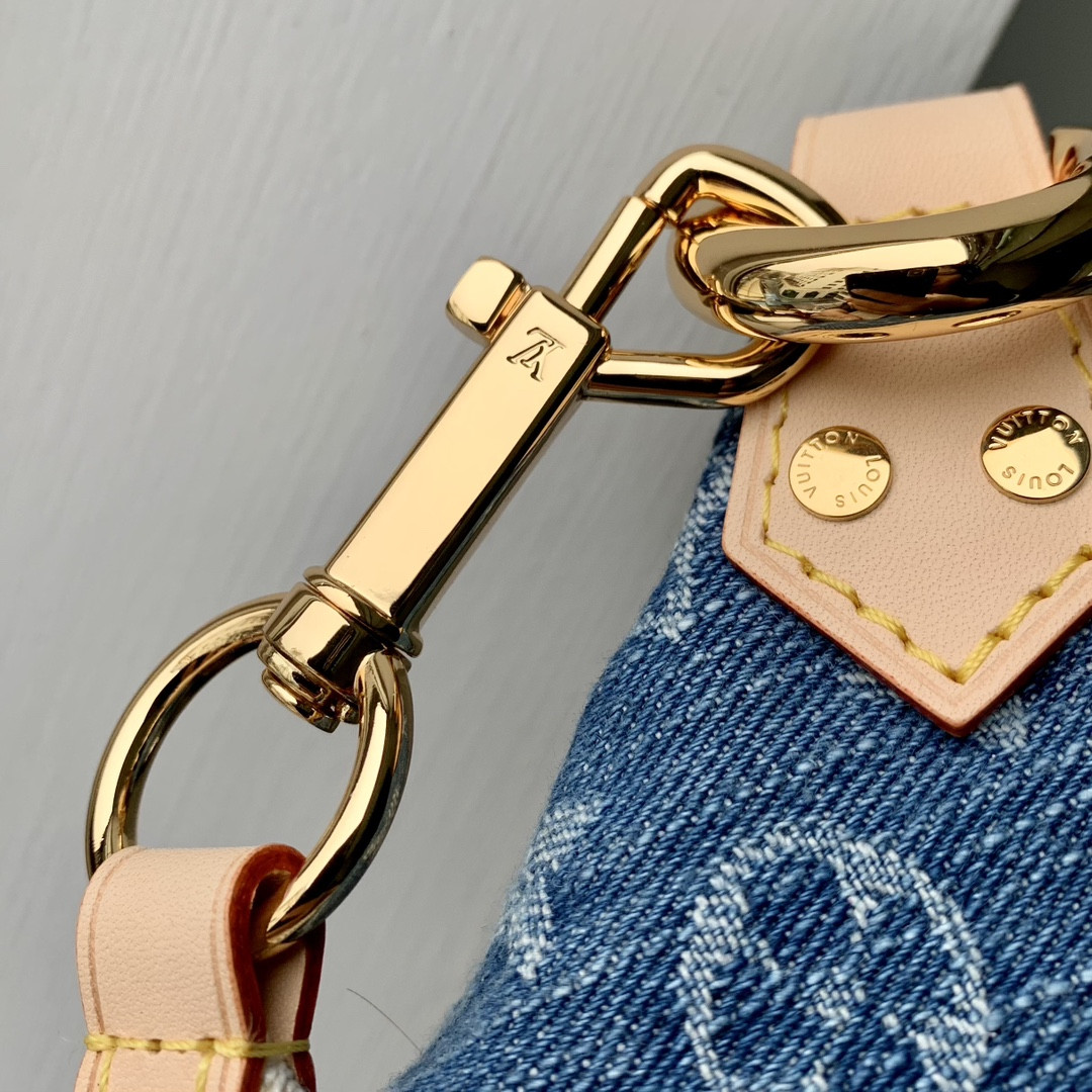 LOUIS VUITTON M46837 High Rise 15 x 6.3 x 3.1 inches