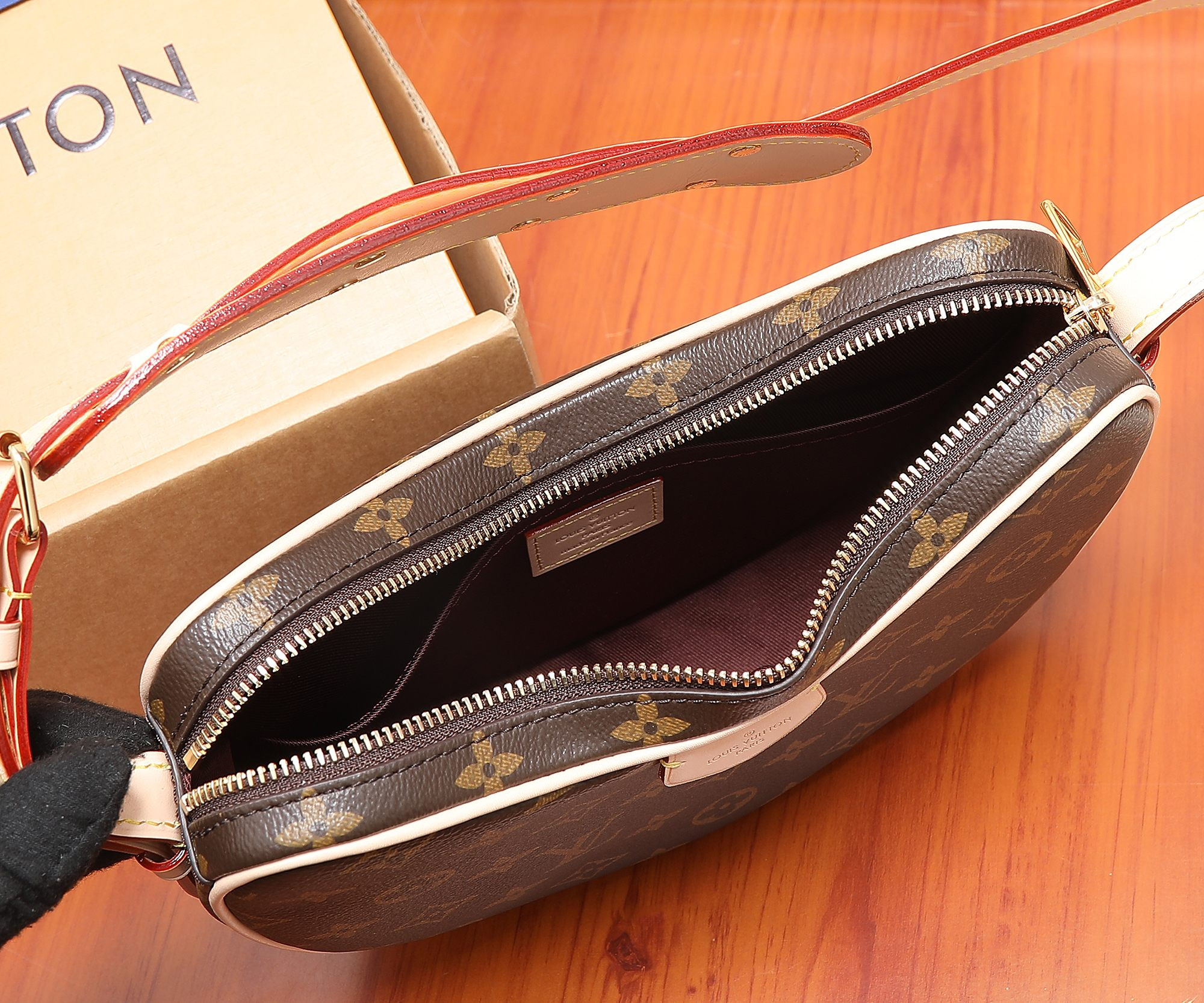 LOUIS VUITTON M46828 Croissant MM 9.8 x 5.9 x 2 inches