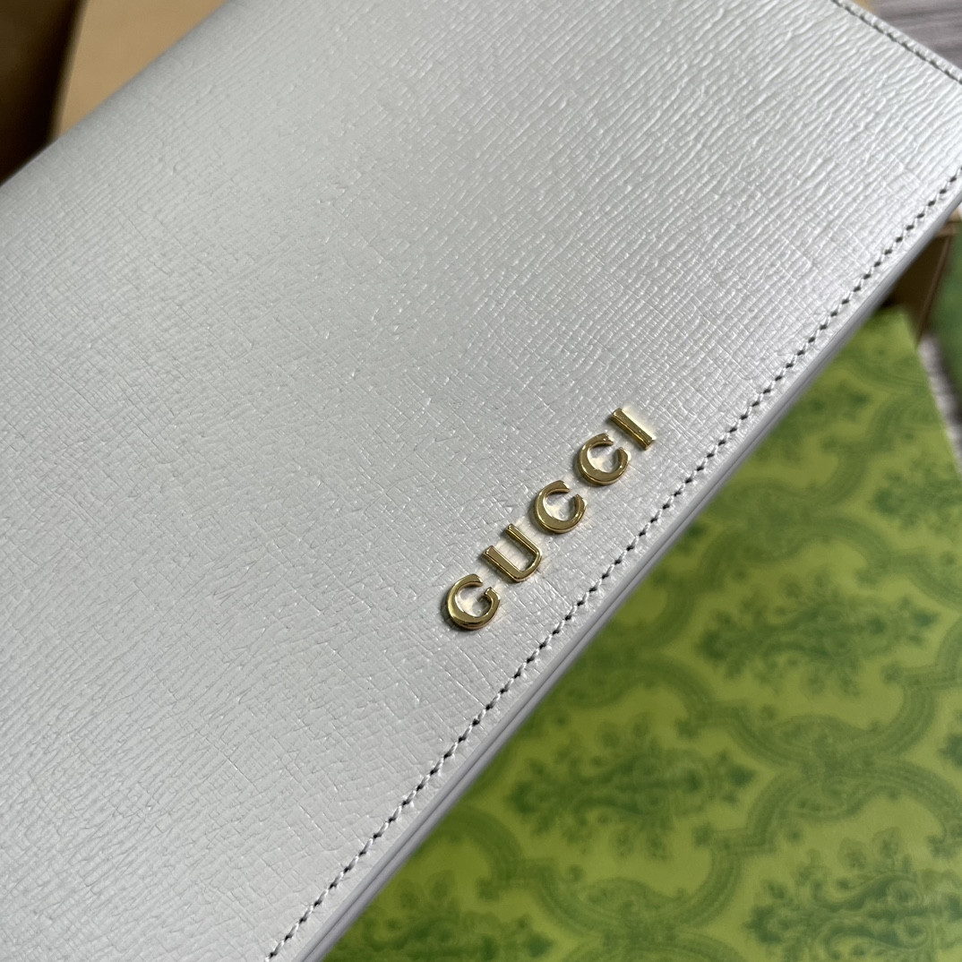 CHAIN WALLET WITH GUCCI SCRIPT LIGHT GREY 7.8"W x 5"H x 1.6"D