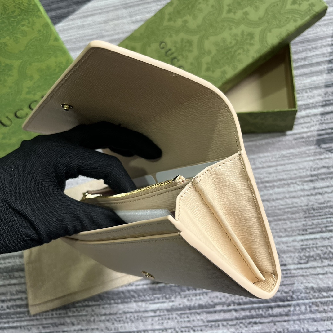 CONTINENTAL WALLET WITH GUCCI SCRIPT lIGHT YELLOW 7.5"W x 4"H x 1.4"D