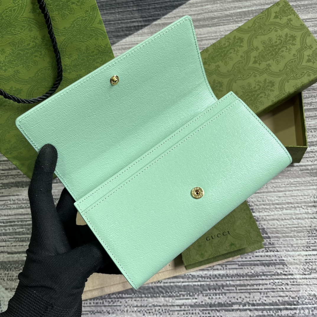CONTINENTAL WALLET WITH GUCCI SCRIPT GREEN 7.5"W x 4"H x 1.4"D