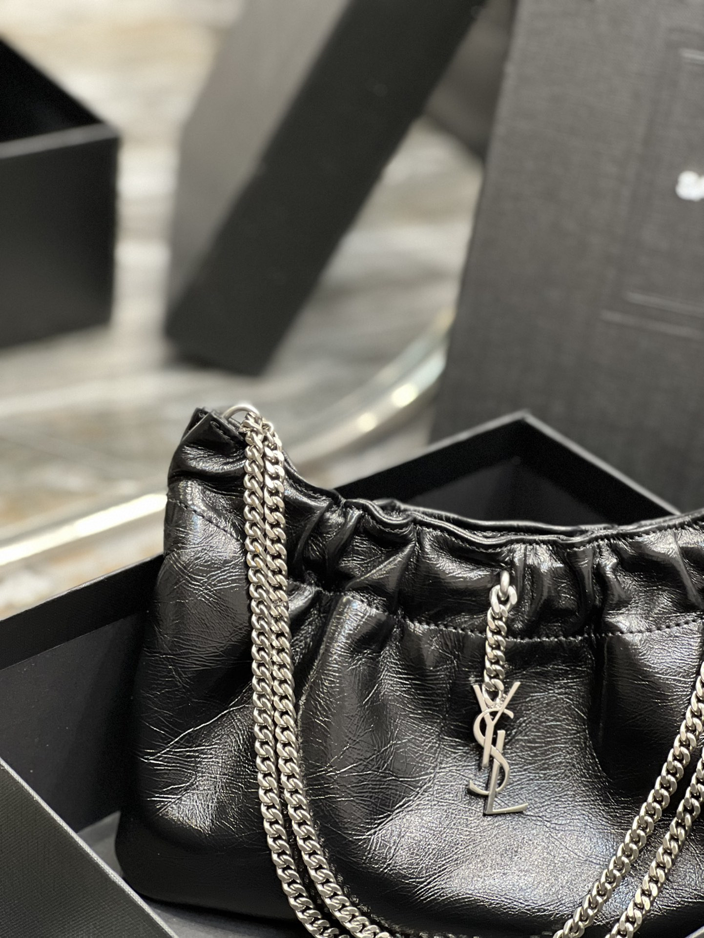 YSL Mini leather shoulder bag Black 24x14x4 cm
