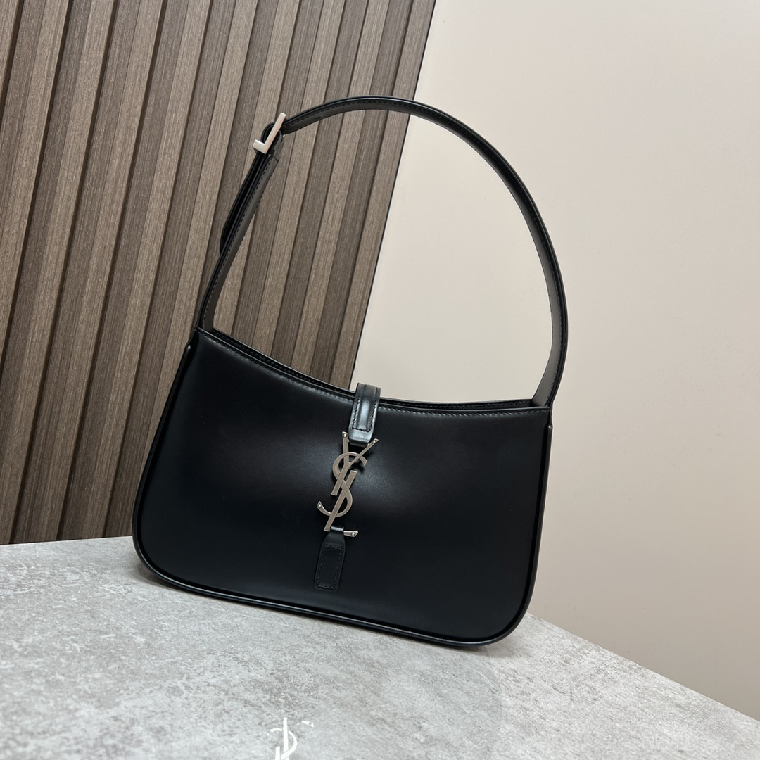 YSL LE 5 À 7 IN SMOOTH LEATHER NOIR SILVER 9 X 6.3 X 2.5 INCHES