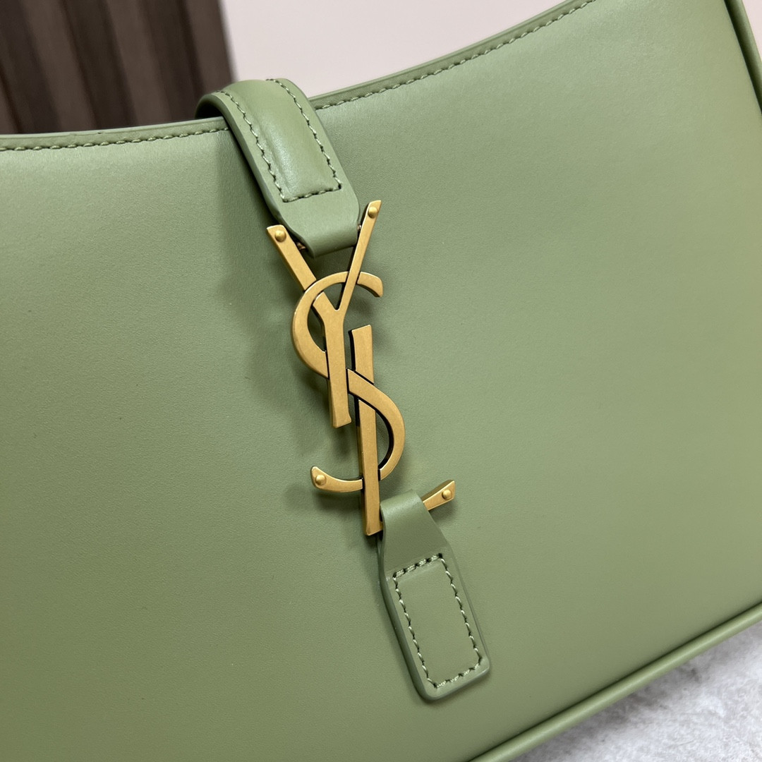 YSL LE 5 À 7 IN SMOOTH LEATHER GREEN 9 X 6.3 X 2.5 INCHES