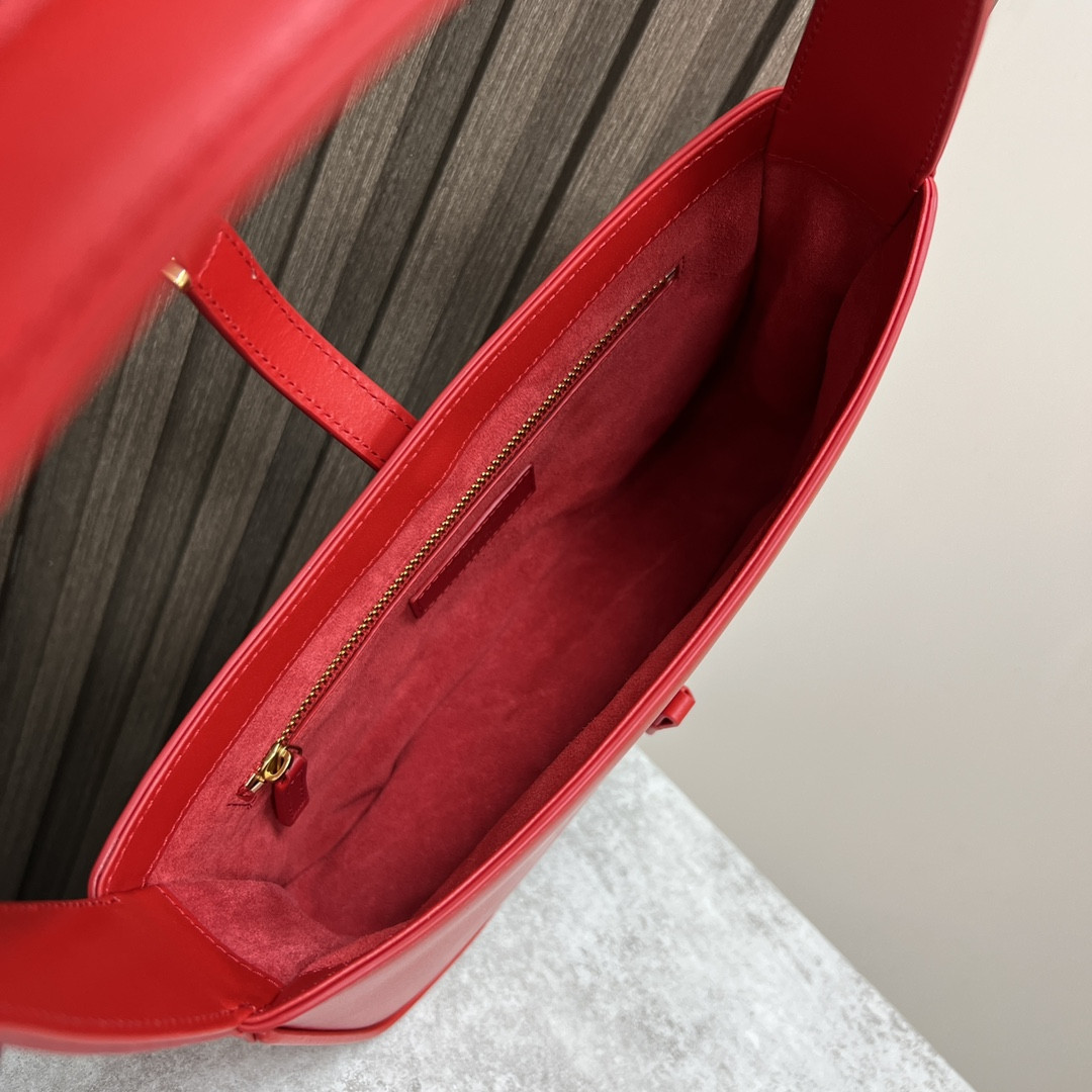 YSL LE 5 À 7 IN SMOOTH LEATHER SHINY RED 9 X 6.3 X 2.5 INCHES