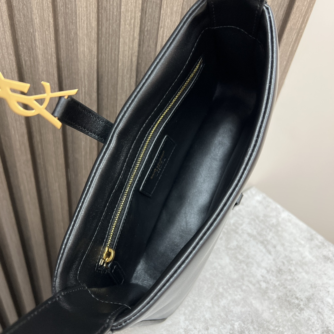 YSL LE 5 À 7 IN SMOOTH LAMBSKIN black 9 X 6.3 X 2.5 INCHES