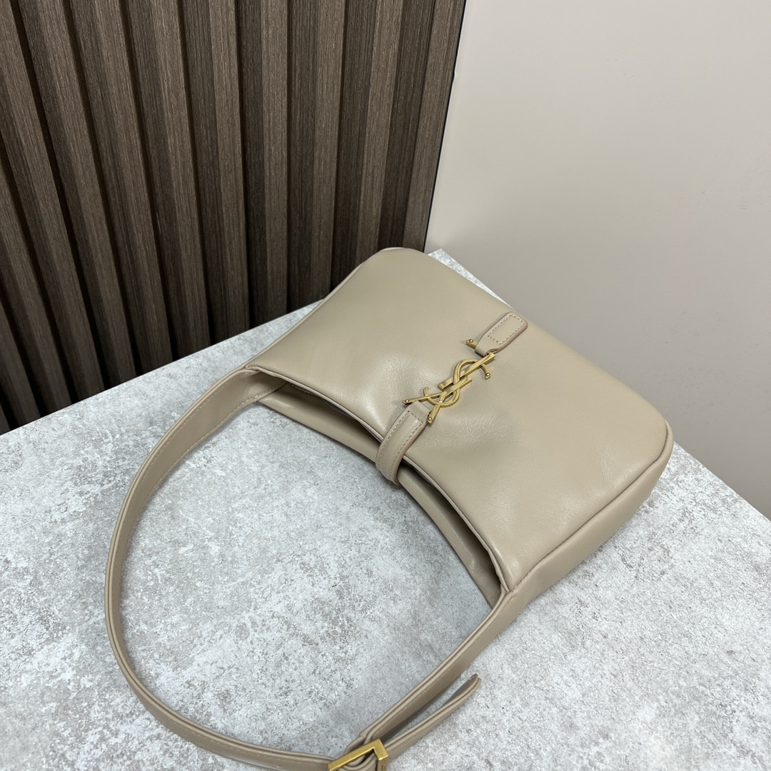 YSL LE 5 À 7 IN SMOOTH LAMBSKIN white 9 X 6.3 X 2.5 INCHES