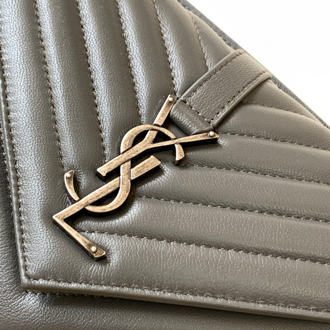 YSL COLLEGE MEDIUM IN QUILTED LEATHER 9.4 X 6.6 X 2.5 INCHES