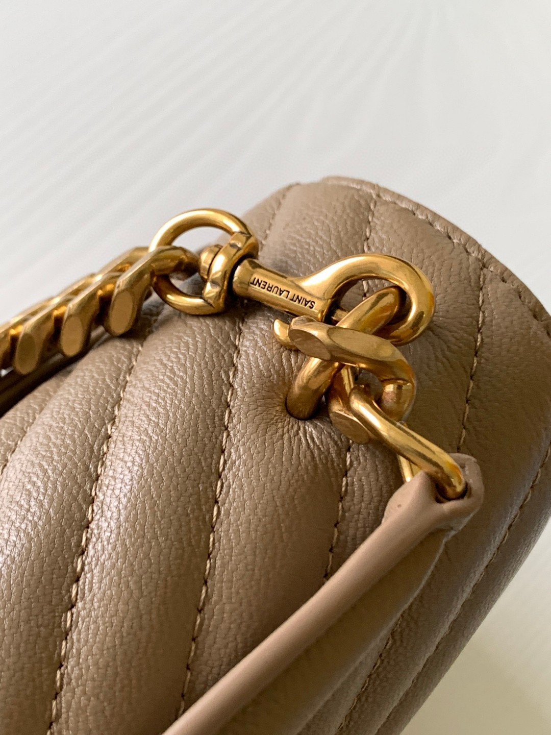 YSL COLLEGE MEDIUM IN QUILTED LEATHER BROWN 9.4 X 6.6 X 2.5 INCHES