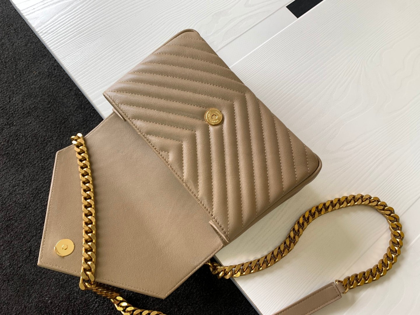 YSL COLLEGE MEDIUM IN QUILTED LEATHER BROWN 9.4 X 6.6 X 2.5 INCHES