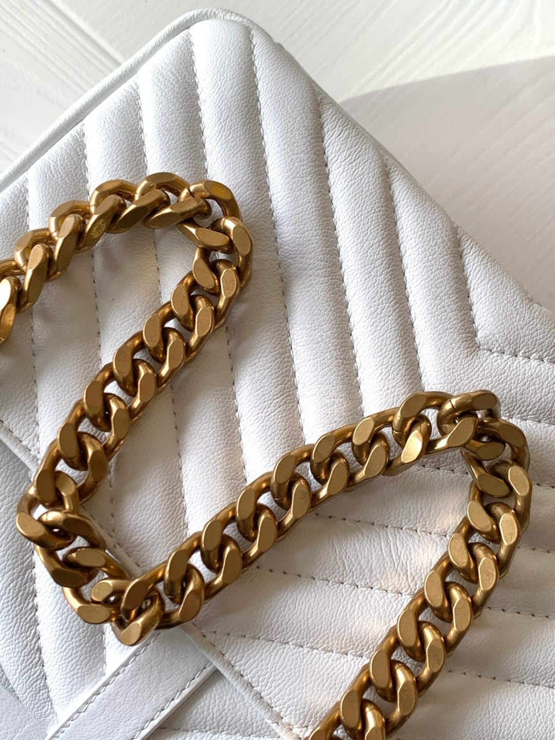 YSL COLLEGE MEDIUM IN QUILTED LEATHER white  9.4 X 6.6 X 2.5 INCHES