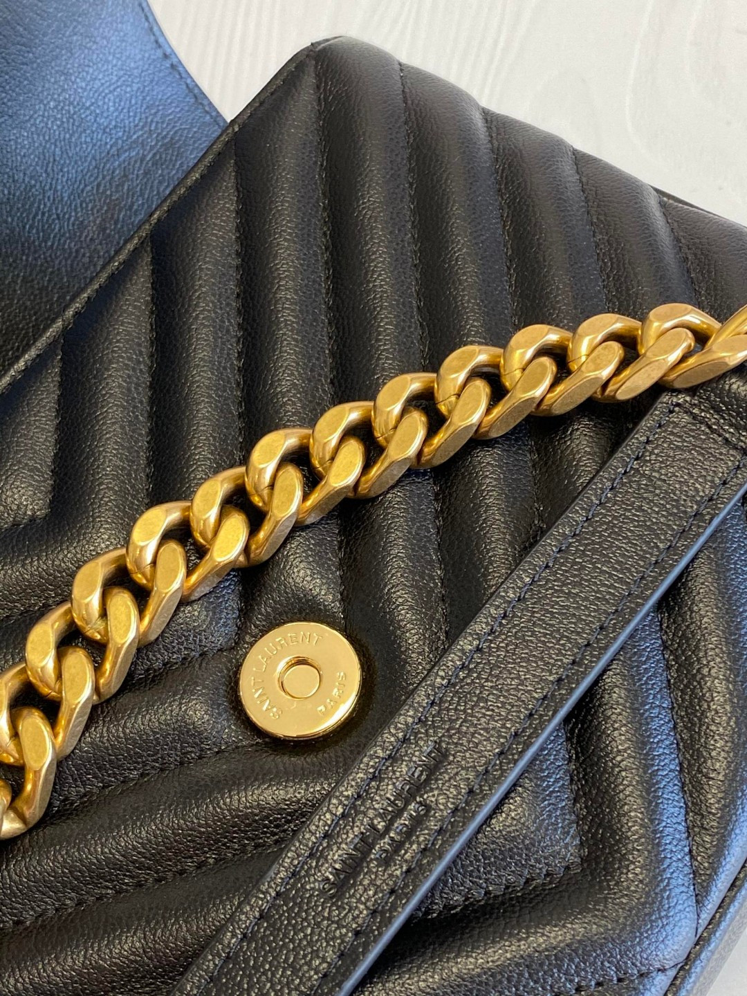 YSL COLLEGE MEDIUM IN QUILTED LEATHER BLACK 9.4 X 6.6 X 2.5 INCHES