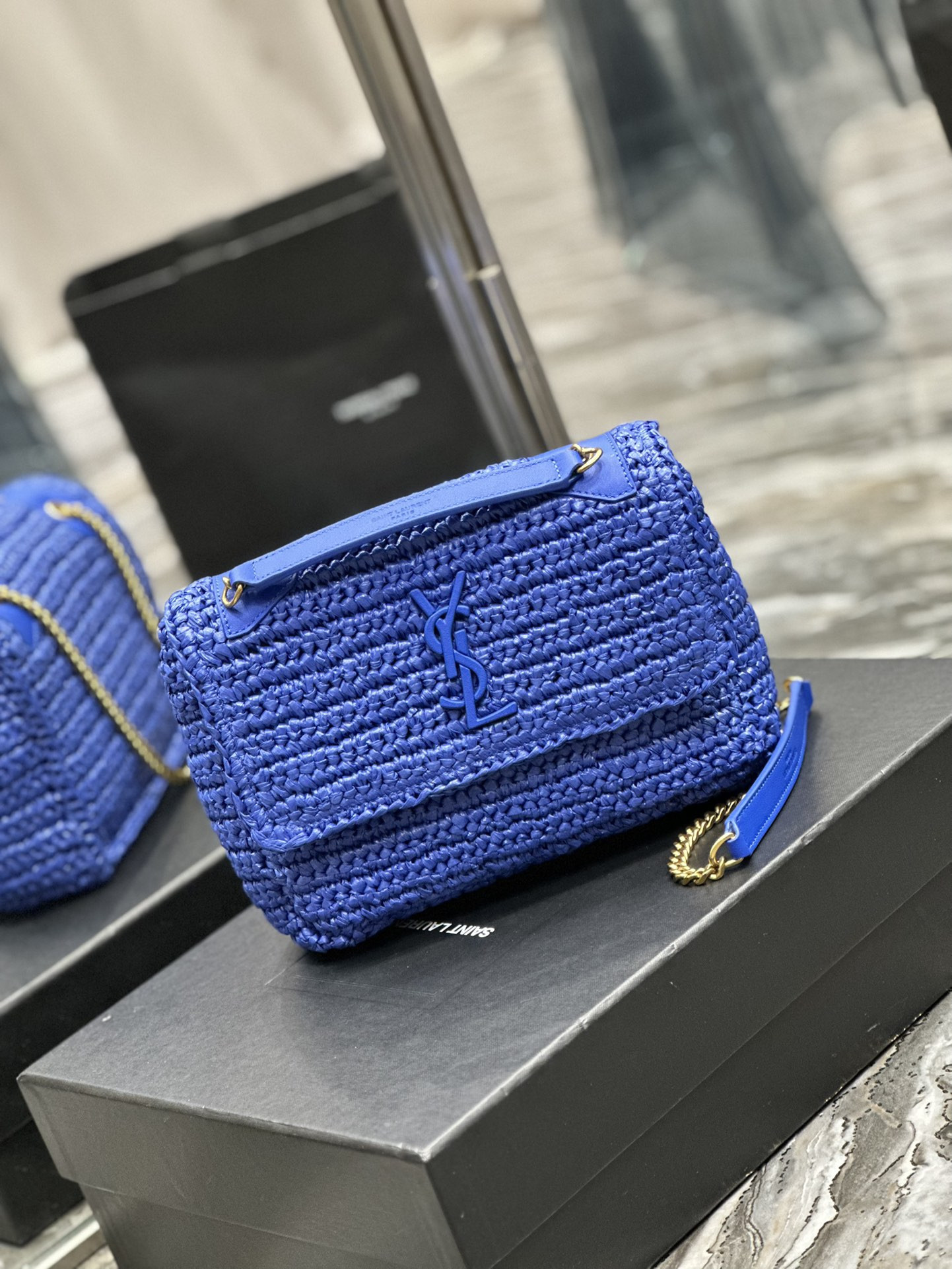 YSL NIKI CHAIN BAG IN RAFFIA AND LEATHER BLUE 22×16.5×12 CM