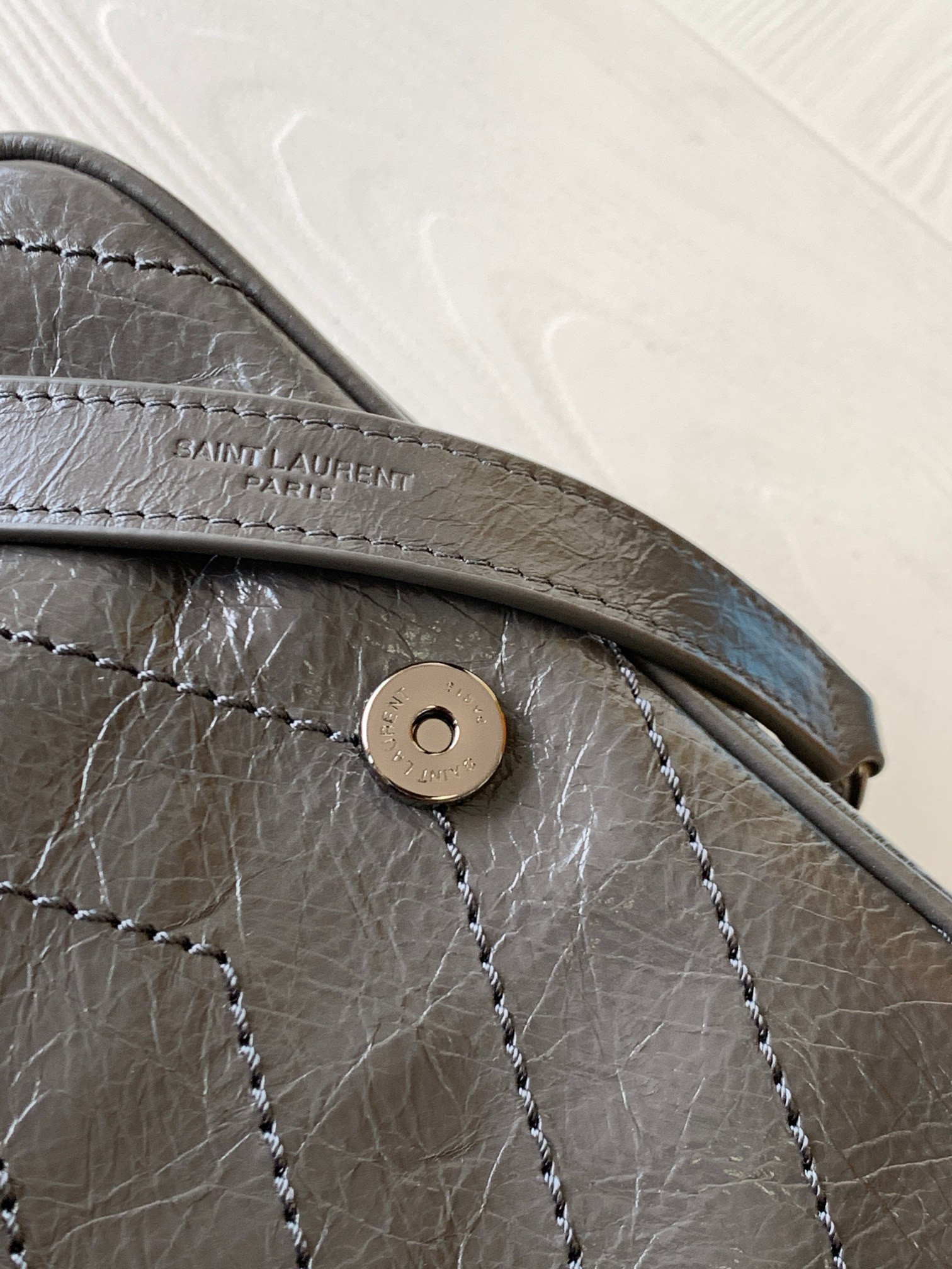 YSL NIKI CHAIN WALLET IN SHINY LEATHER GRAY 19 x 15 x 6 CM