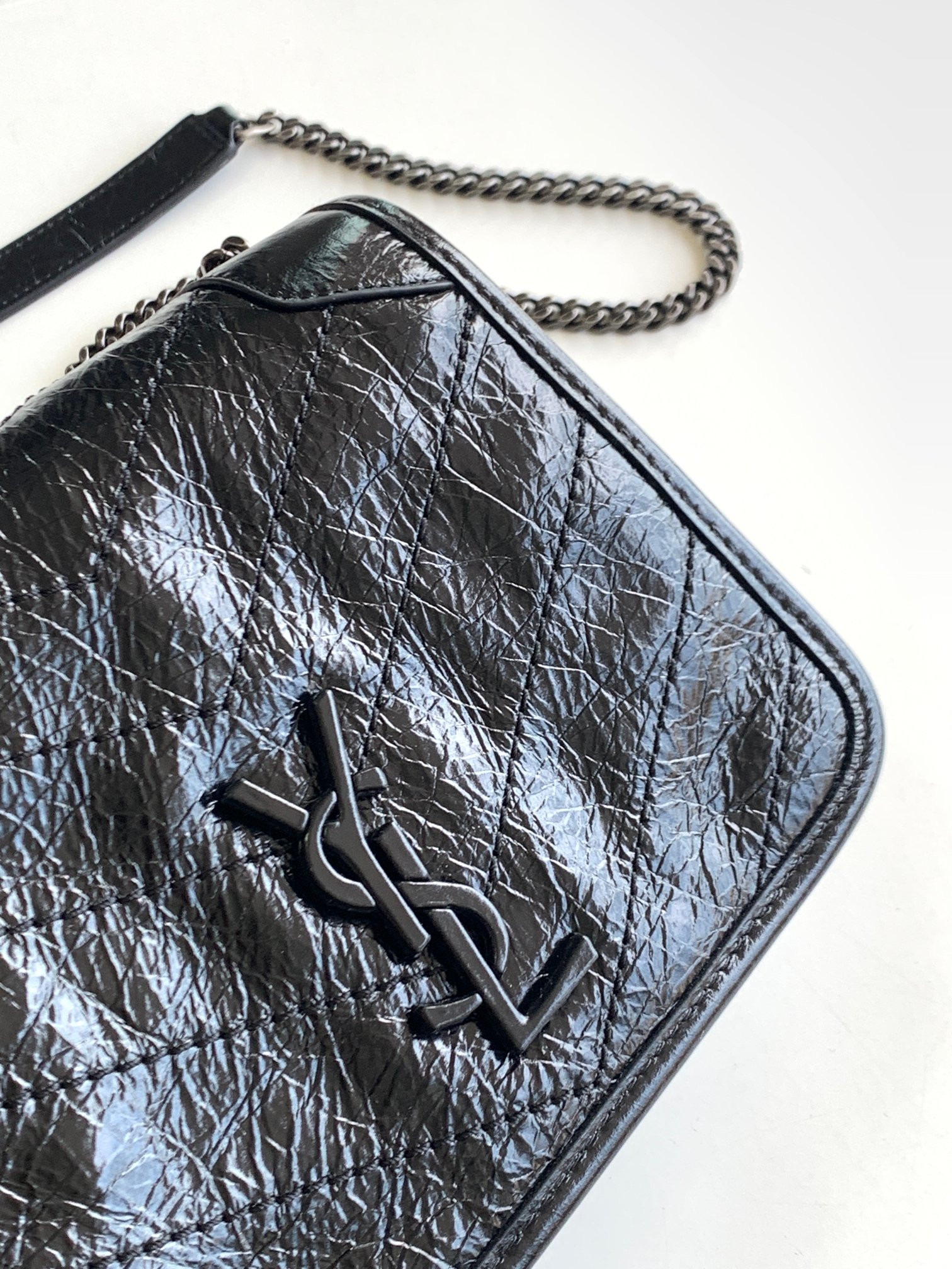YSL NIKI CHAIN WALLET IN SHINY LEATHER BLACK 19 x 15 x 6 CM