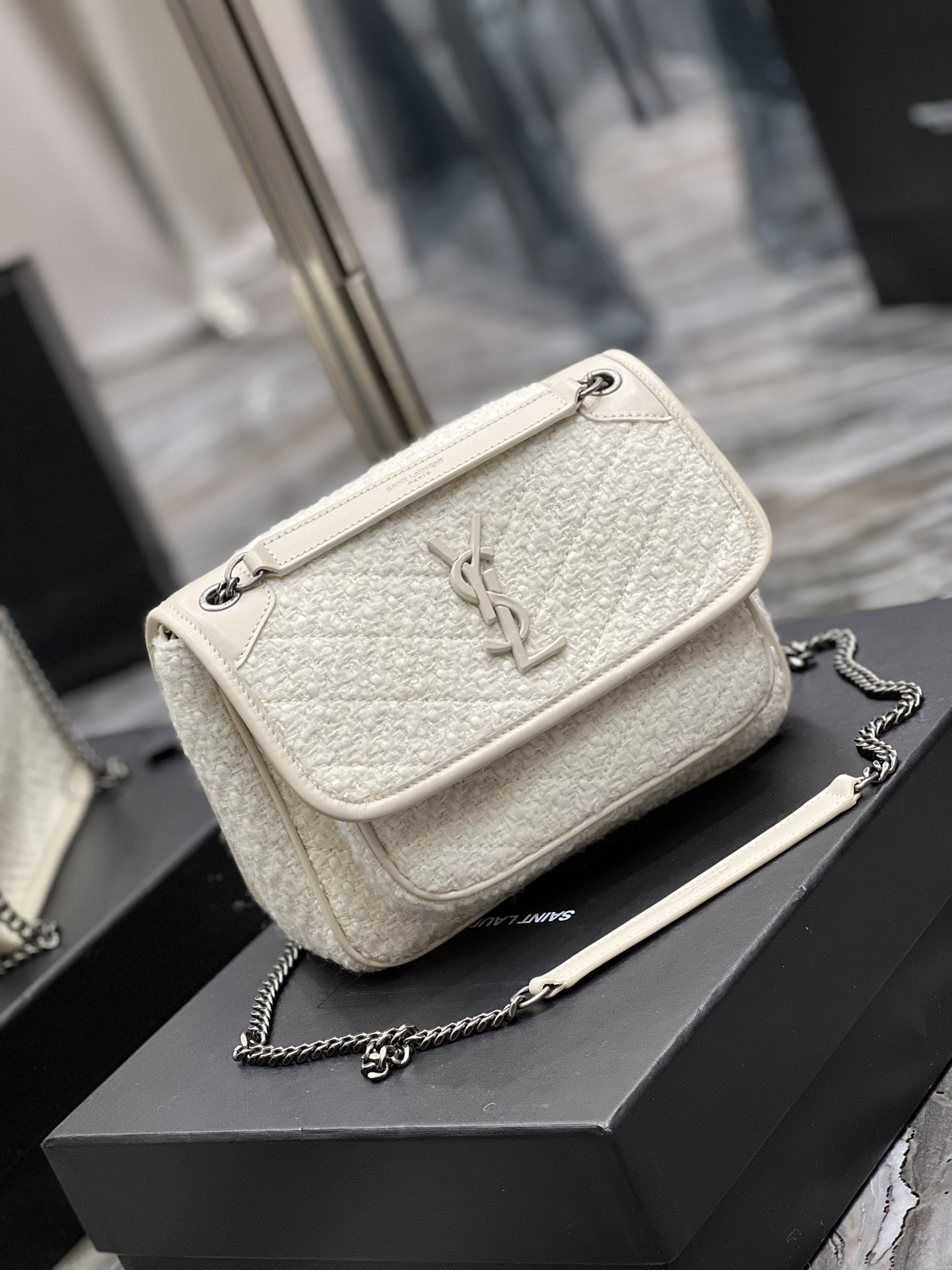 YSL NIKI MEDIUM IN WHITE 11 X 7.8 X 3.3 INCHES