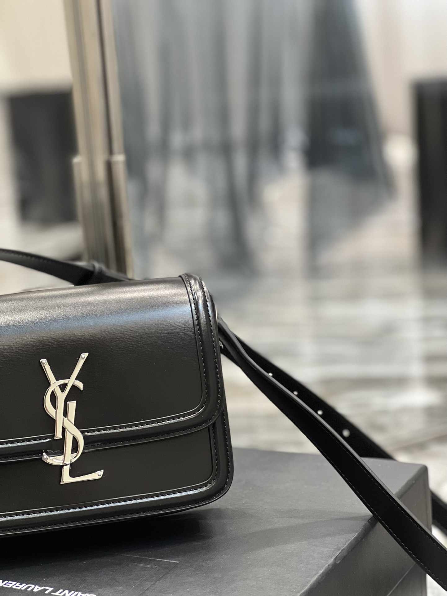YSL SOLFERINO SMALL IN GLAZED LEATHER  7.4 X 5.1 X 1.9 INCHES