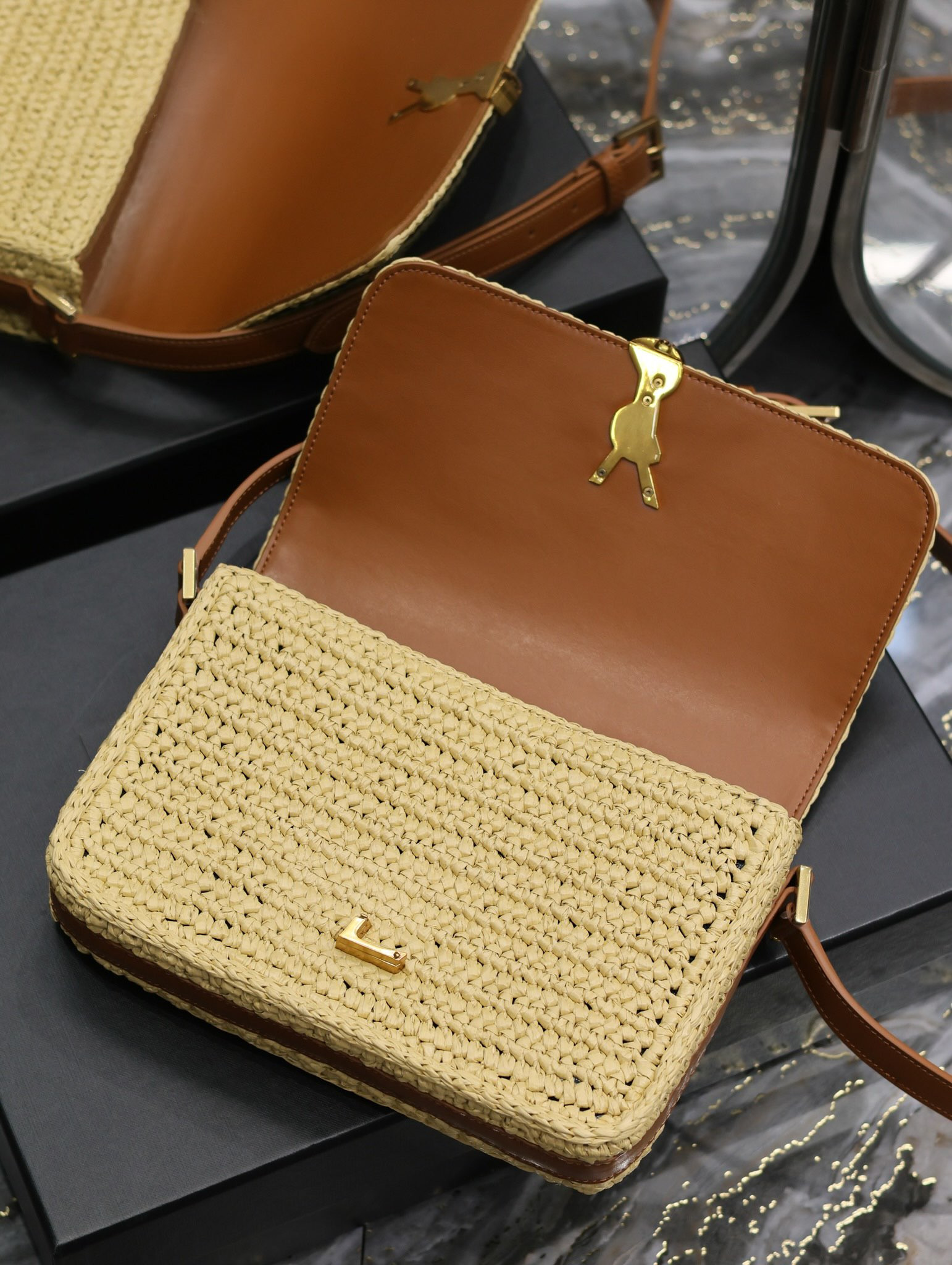 YSL SOLFERINO MEDIUM IN RAFFIA AND VEGETABLE-TANNED LEATHER NATUREL AND BRICK 9.1 X 6.3 X 2.4 INCHES