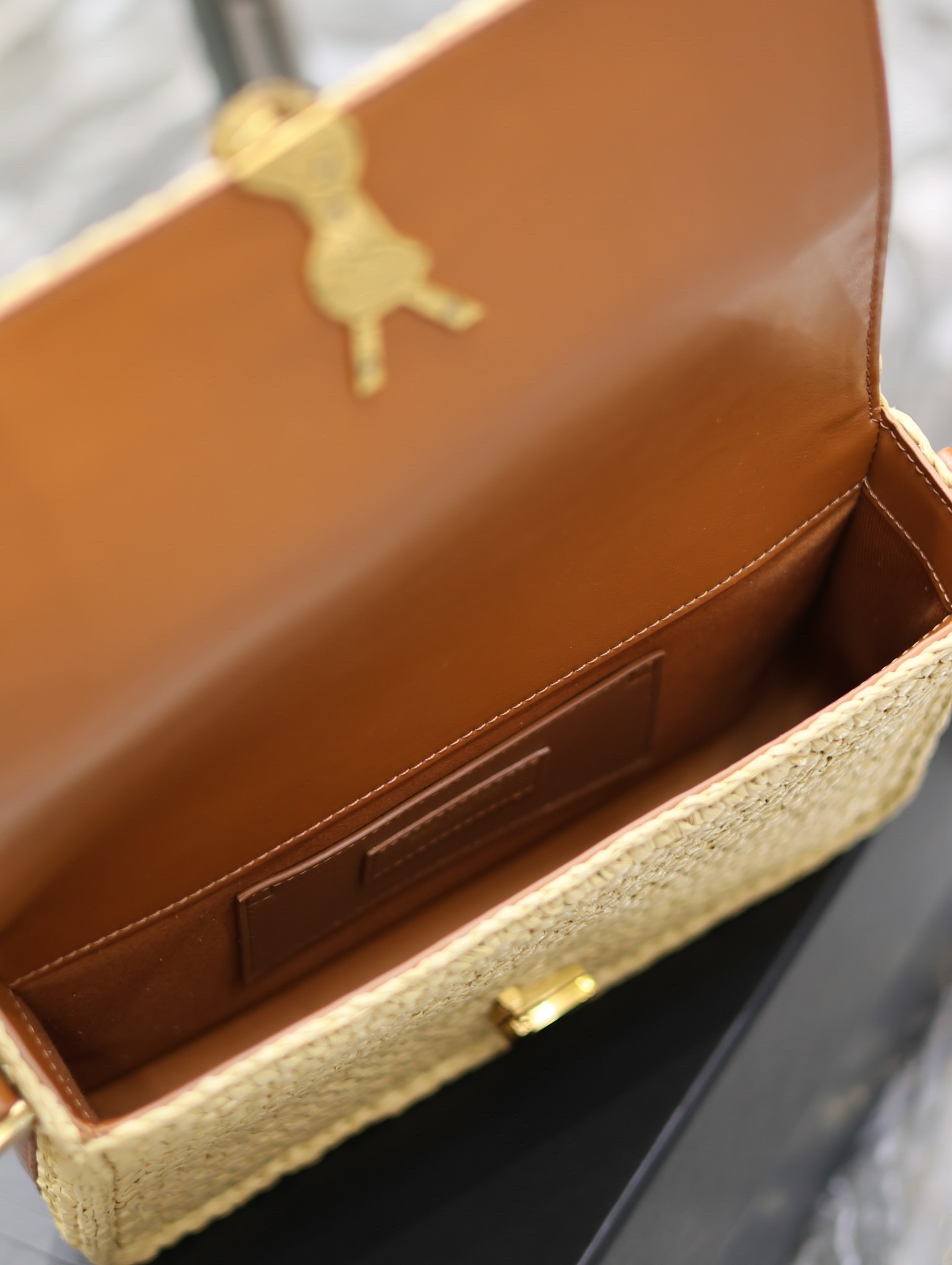 YSL SOLFERINO MEDIUM IN RAFFIA AND VEGETABLE-TANNED LEATHER NATUREL AND BRICK 9.1 X 6.3 X 2.4 INCHES