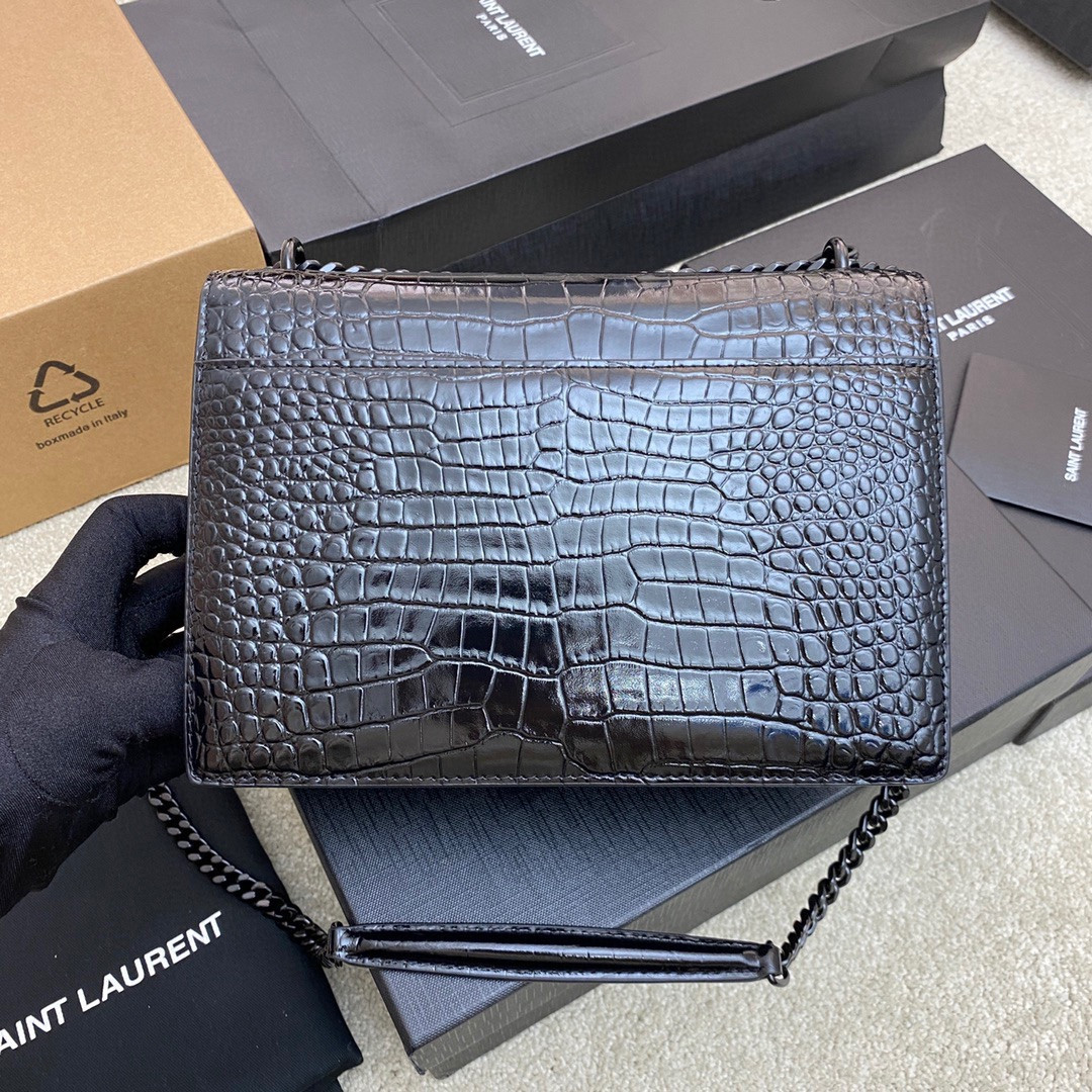 YSL SUNSET MEDIUM IN CROCODILE-EMBOSSED LEATHER NOIR 8 X 6.2 X 2.5 INCHES