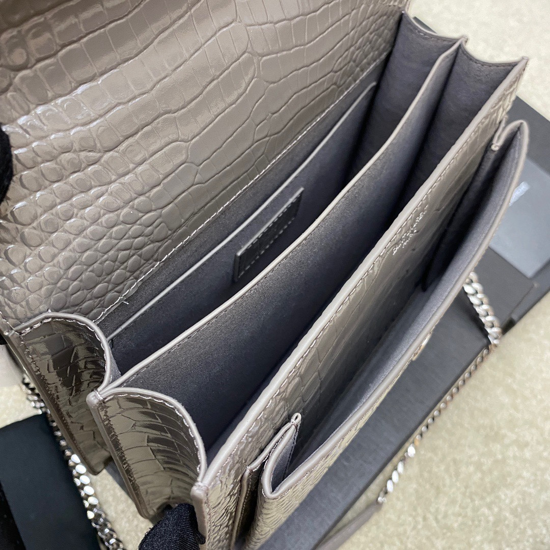 YSL SUNSET MEDIUM IN CROCODILE-EMBOSSED LEATHER GRAY 8 X 6.2 X 2.5 INCHES