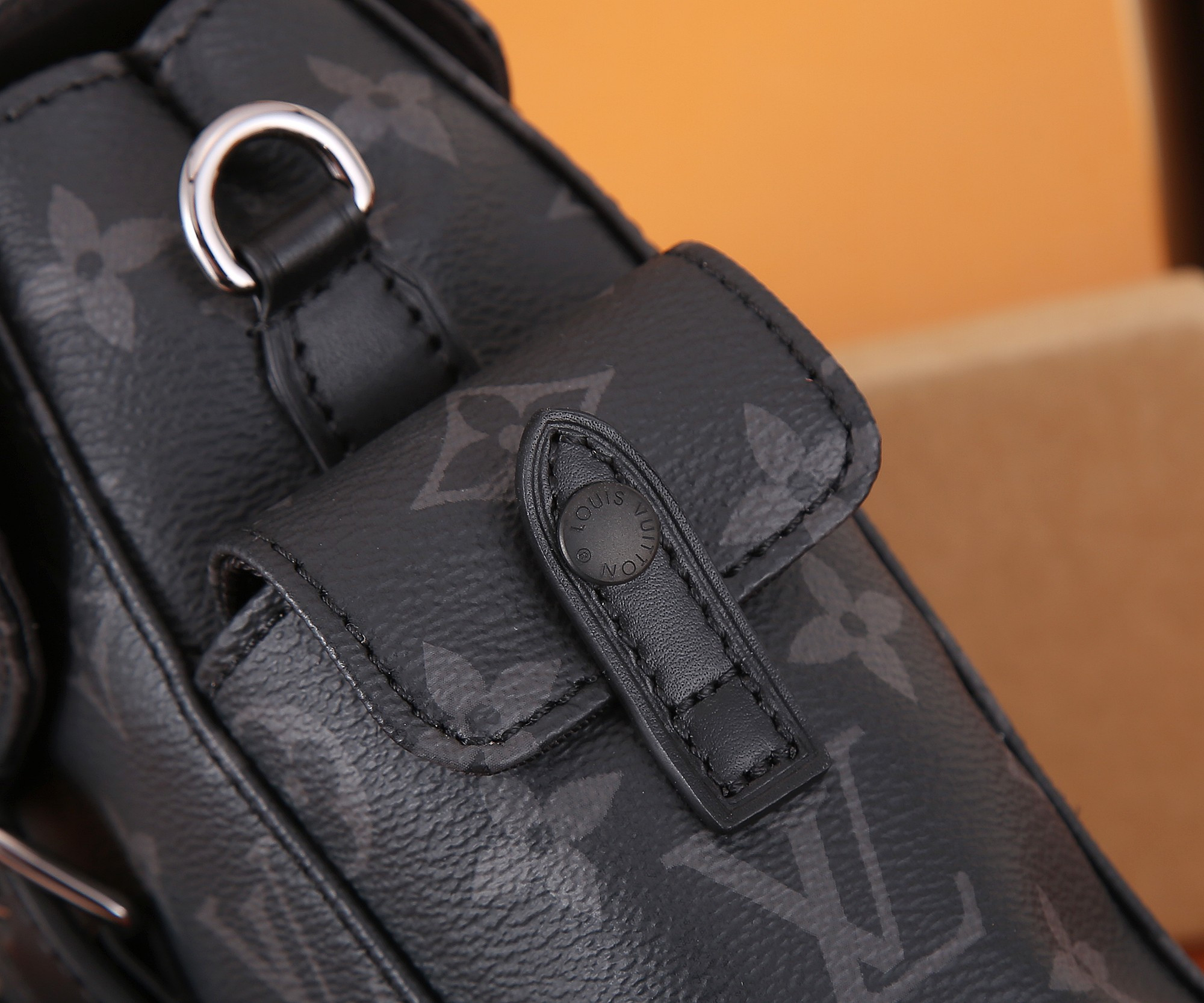 Louis Vuitton LV M82769 Nano Christopher 14 x 19 x 6 cm